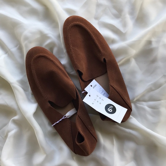 (Sold on ♍️) Jisela Collapsible Back Loafers - Picture 2 of 5